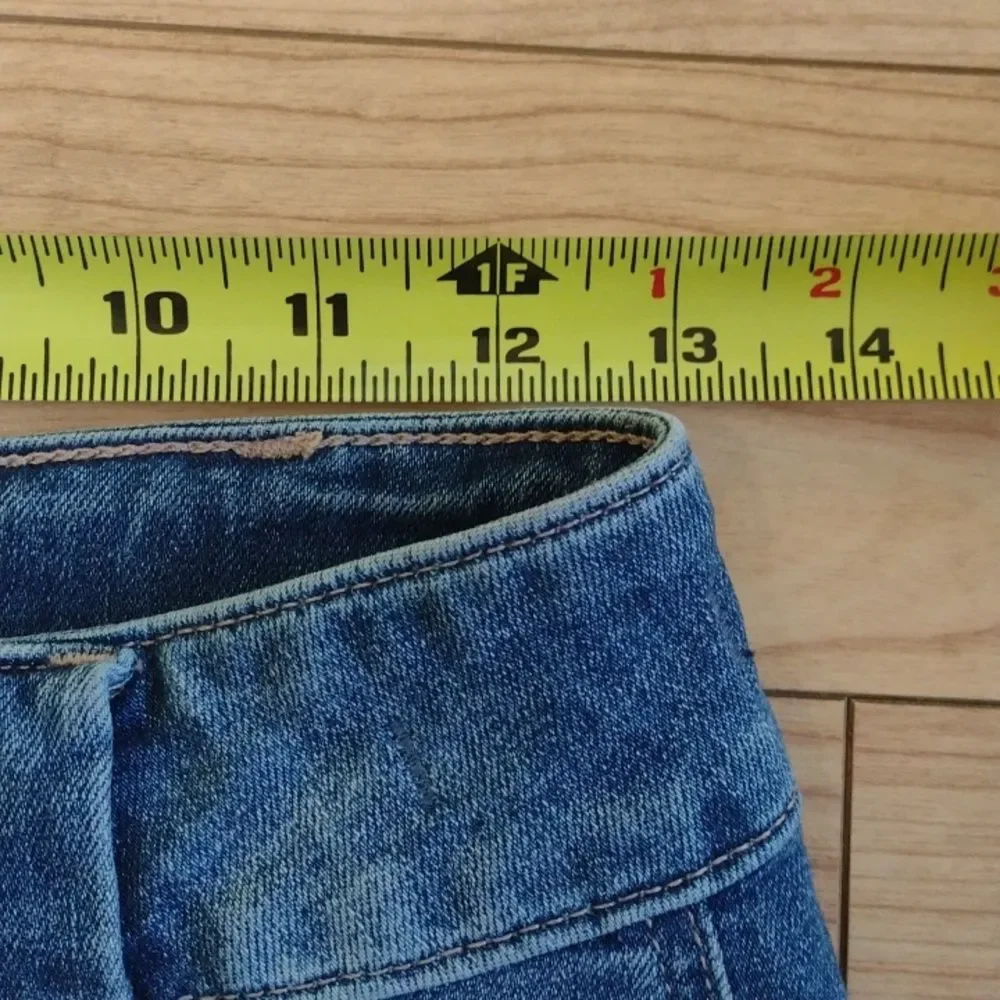 Hollister Ultra Rise Mom Jeans Vintage Stretch Raw Hem Medium Wash Size 5R